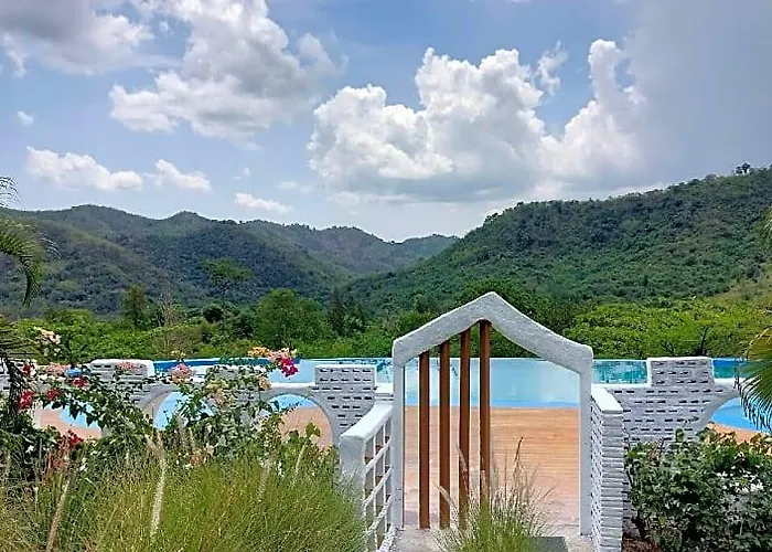 Khun Khao Tamnan Prai Hotel
